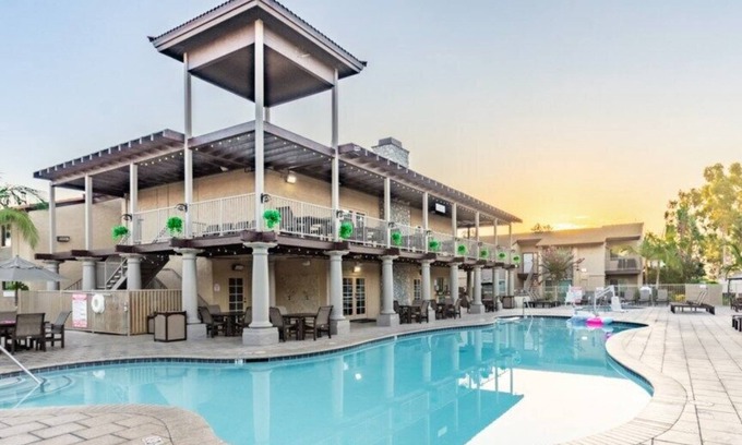 Anaheim Resort Hotel | Wyndham Dolphin's Cove - 1 Bedroom Deluxe