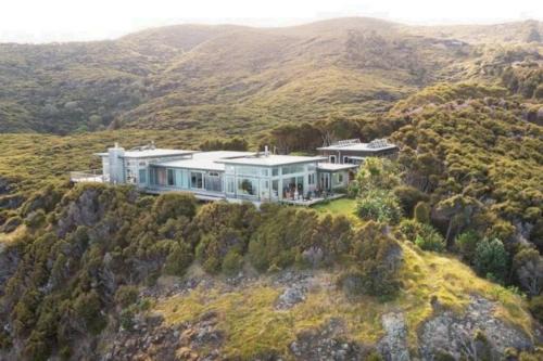 Great Barrier Island Apartment | XSPOT Cliff House apartment, secluded 4WD location