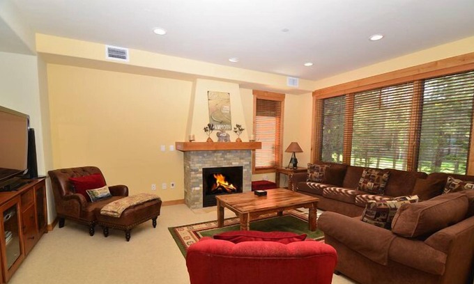Woodwinds House | XXL Luxury Townhome with Private Jacuzzi and Views