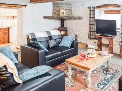 Llanybydder House | Y Beudy - Uk46191