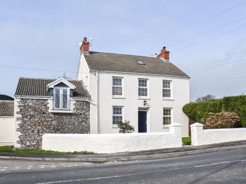 Kidwelly House | Y Parlwr