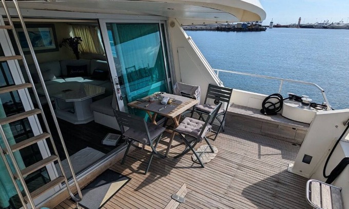 Cannes Old Town Boat Rental | Yacht Mémorable en Plein Coeur de Cannes - Beau Rivage
