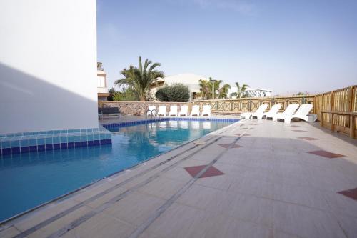 Eilat Apartment | YalaRent Afarsemon Apartments with pool - For Families & Couples