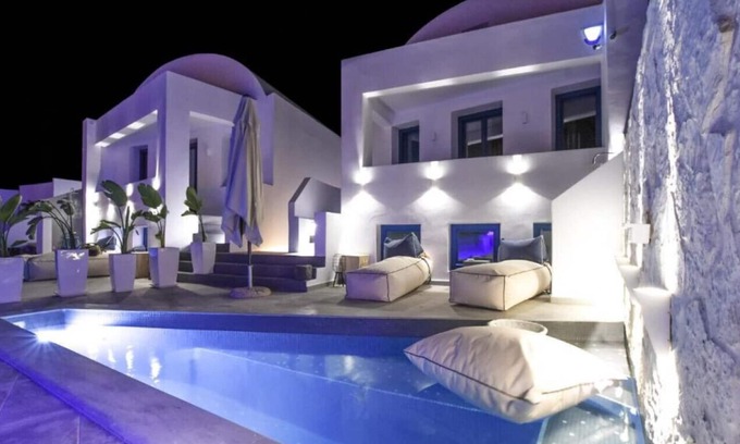 Monolithos House | Yang Villa in Monolithos Beach, next to Fira, close to airport