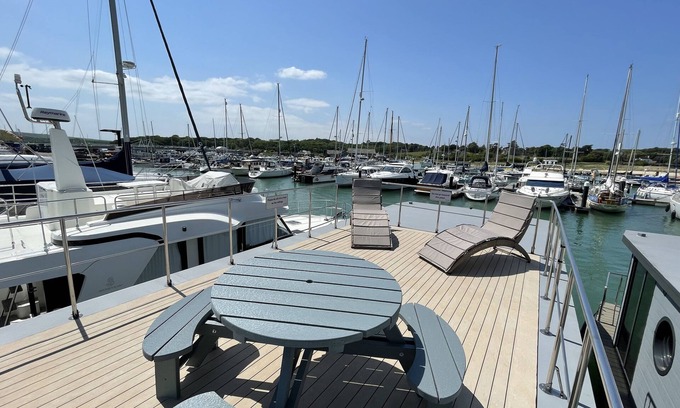 Yarmouth Boat Rental | Yarmouth Waterlodge Floating Apartment (Harbour Haven), Waterlodge 2