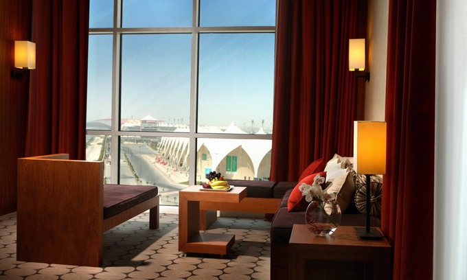 Abu Dhabi Hotel | Yas Plaza Marina