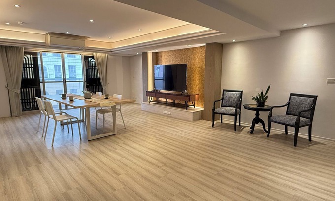 Cianjin District Apartment | YEH’S Apartment n3-bedroom apartment in charming Kaohsiung City with WiFi, AC.
