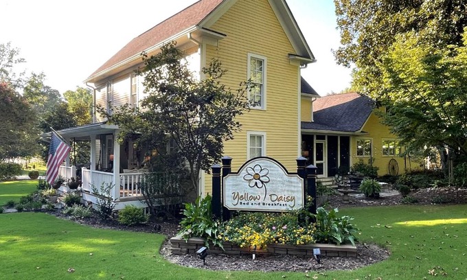 Dahlonega Bed & Breakfast | Yellow Daisy Bed and Breakfast