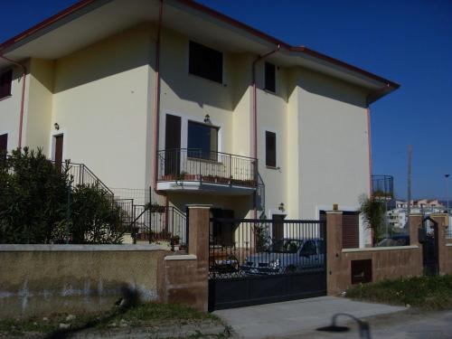 San Sostene Marina Bed & Breakfast | Yellow House