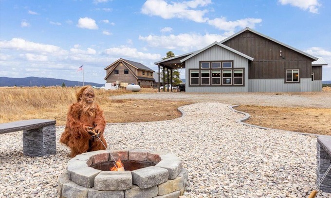 Island Park Cabin | Yellowstone Modern Mountain View,Hot tub,Foosball,Fire Pit, 25min to Yellowstone