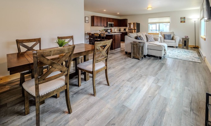 Gardiner Apartment | Yellowstone Retreat Rentals U2: two blocks from Yellowstone!
