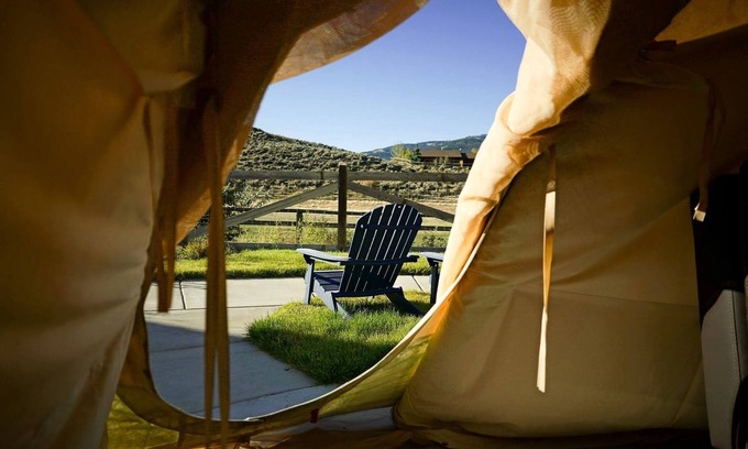 Gardiner Resort | Yellowstone Tipis