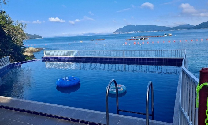 Songgo House | Yeosu Geumo Island Joy Pension