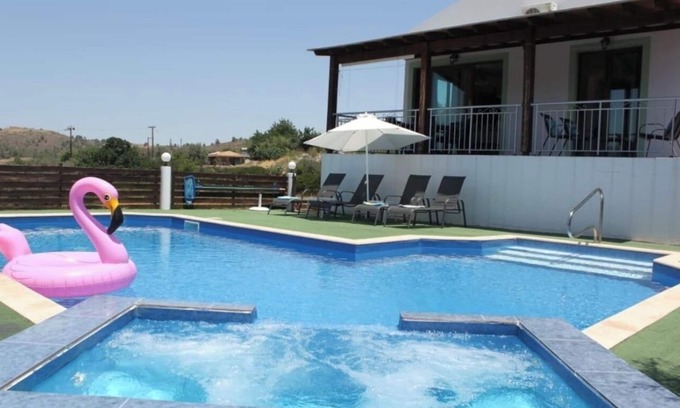 Vasa Koilaniou House | Yiannos House Pool and Span(near the train station museum)