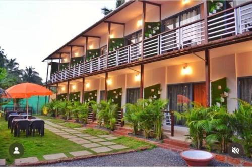 Morjim Hotel | YogiTree Beach Resort & Cafe - 100m from Morjim Beach