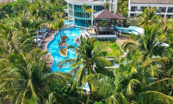 Wanlitong Resort | YoHo Beach Resort