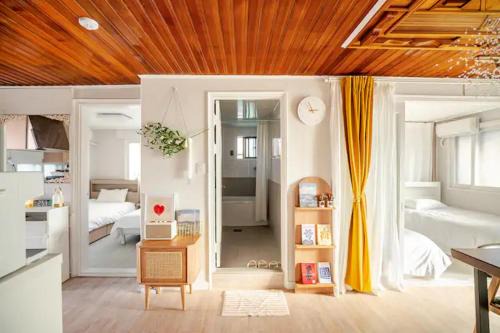 Wonhyoro-dong Villa | Yongsan Cozy Castle with Rooftop Garden for Families