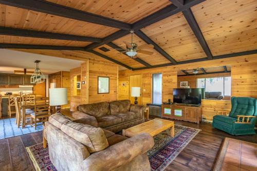 Fish Camp House | Yosemite Big Rock Cabin
