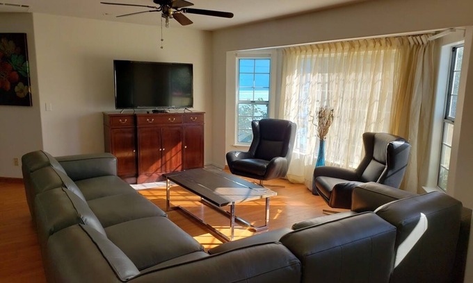 Coarsegold Villa | Yosemite Embassy 10 Bedrooms, 6 Bathrooms, Sleep 30