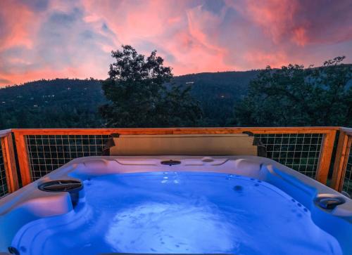 Yosemite Forks House | Yosemite Family Ranch w hot tub-views-EV-more!