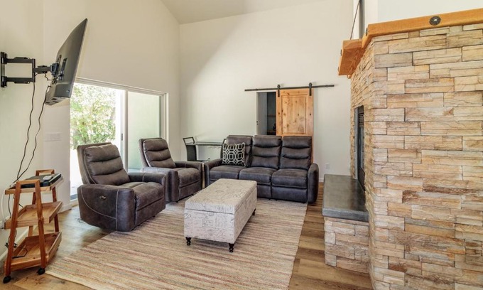 Oakhurst House | Yosemite Sandy River Retreat