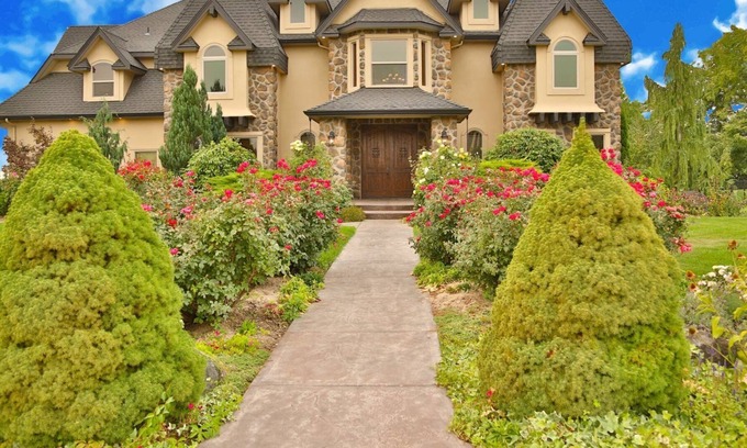Ada County House | You won`t run out of space at this place!