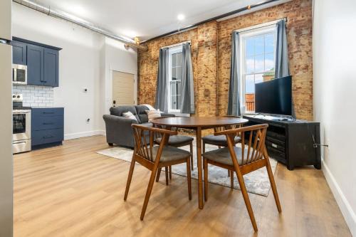 Millersburg Apartment | Young Suite