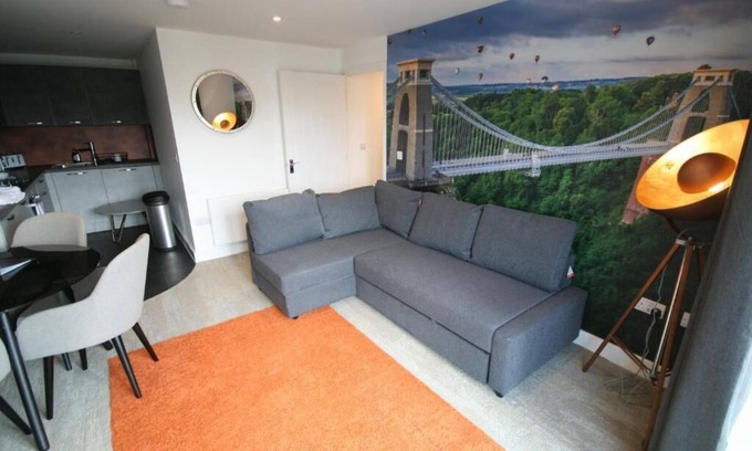 Bristol Villa | Your Apartment | Bristol Brunel Loft - No.2