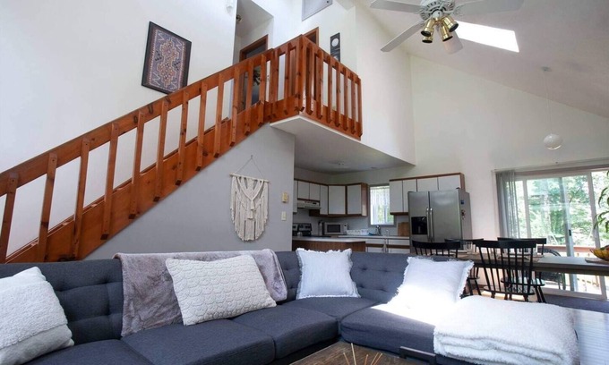 Long Pond Ski Chalet | Your Best Vacation is waiting at the Sage Chalet - Close to Kalahari & Camelback