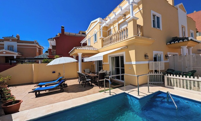 Torre del Mar Ski Chalet | ⭐ Your dream getaway awaits!n🏆​🥇​🏰🥇​🏆​🌞​🏖️​⛰️​