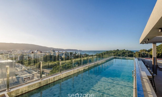 Ze Amandio Apartment | Your Exclusive Stay With Pool and Jacuzzi Just 500 Meters From the Beach - ELF