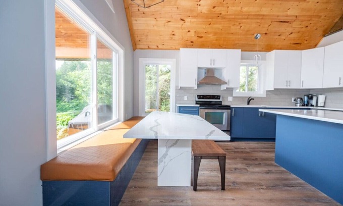 Mansfield-et-Pontefract Cabin | Your Home, Away from Home!