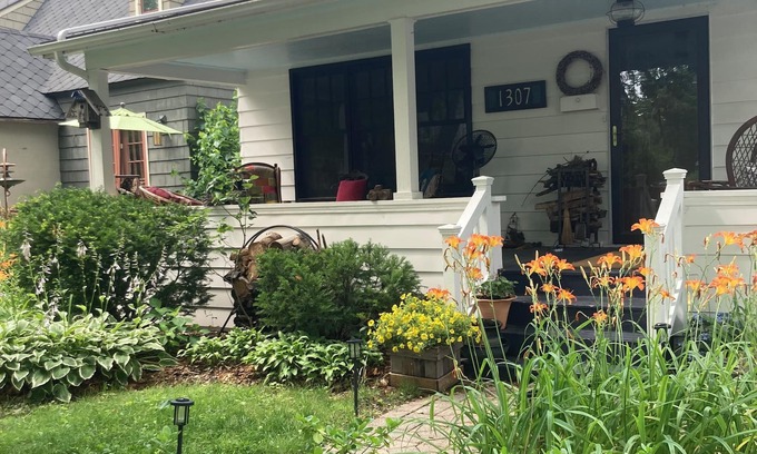 Lower Burns Park House | Your House Near the Big House!