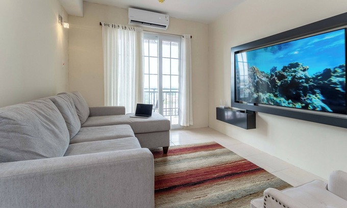 St. Joseph Apartment | Your Little Getaway - Lovely 3-bedroom apartment in Mt. Hope with WiFi and AC