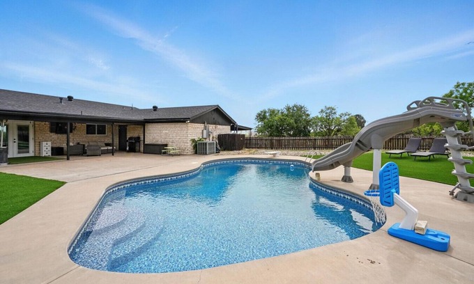 Abilene House | ☀️Your Perfect Family Retreat! 5BR Home w/Private Pool and Great Yard!