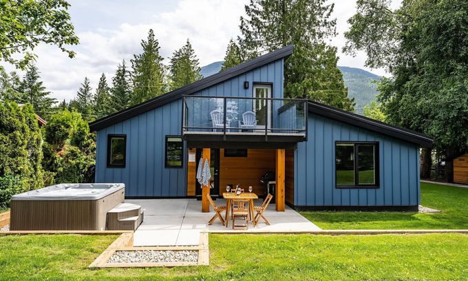 Revelstoke House | Your perfect mountain getaway/5 min from RMR