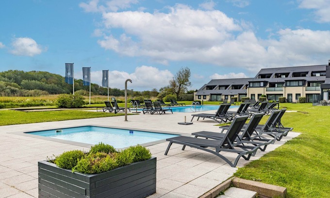 Westkapelle Hotel | Your Zeeland Oasis with Beach Views, Outdoor Pool, Tennis & Scenic Hikes
