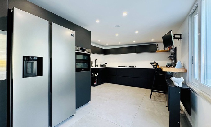 Meta Apartment | YourHome - AC Luxury House