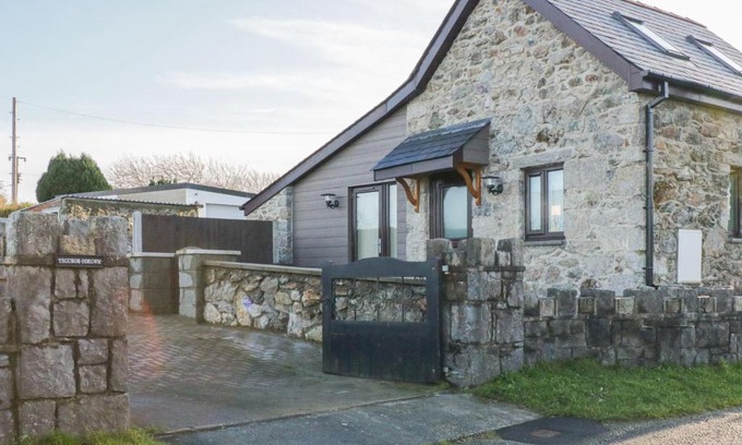 Llanddona House | Ysgubor Ddegwm Bach