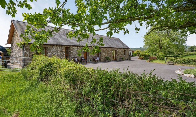 Llanedy Cottage | Ysgubor Hir