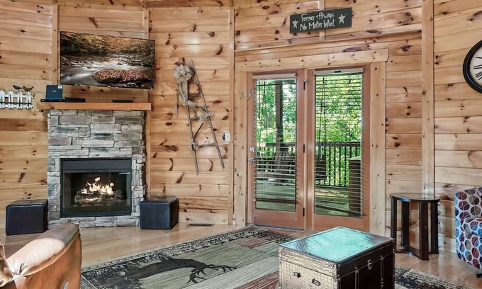 Sevierville Apartment | Yurt I Game Room Hot Tub I Sleeps 8 I 2BR 2BA