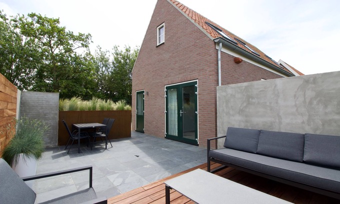 Municipality of Veere House | Zeeuws Huisje is centrally located within cycling distance of the beach