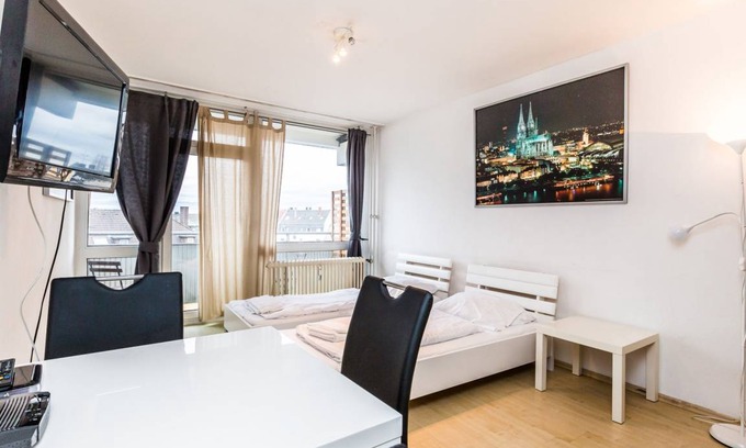 Humboldt - Gremberg Apartment | Zeitwohnung Deutz, 31qm, 1 Wohn-/Schlafzimmer, max. 4 Personen