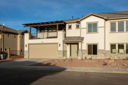 Hurricane House | Zion PLAY-cation Home - VIEW of Zion National Park