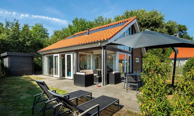 Renesse Villa | Zonnedorp 1 Modern beach house on villa park in Renesse