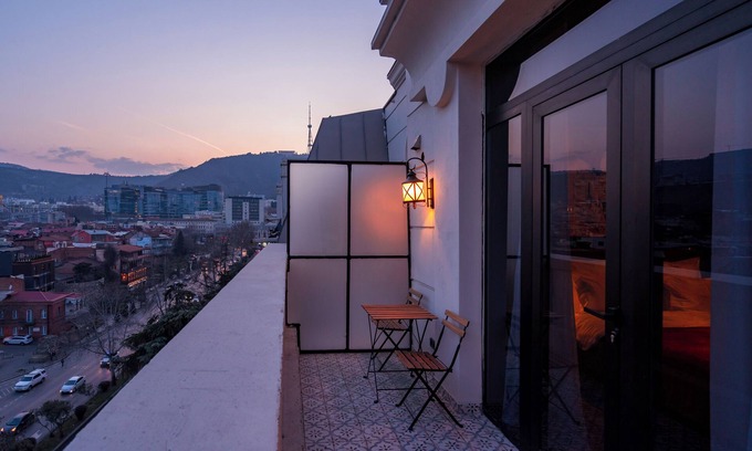 Tbilisi City Centre Hotel | Zorba&Bond Hotel on the 8th