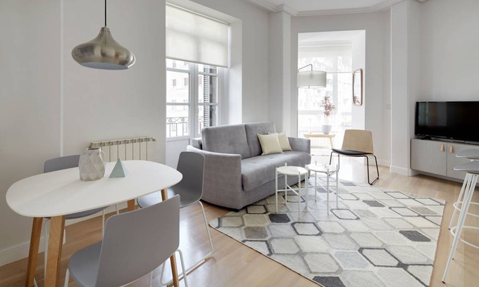 San Sebastian Centro Apartment | Zubieta Suite by FeelFree Rentals