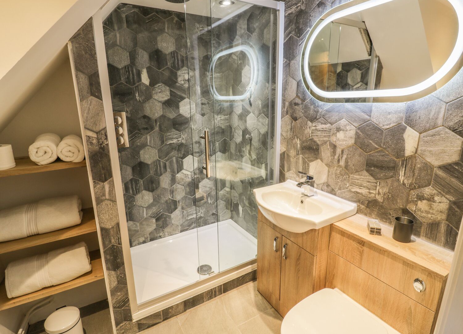 Photo of Bathroom in Broadwas