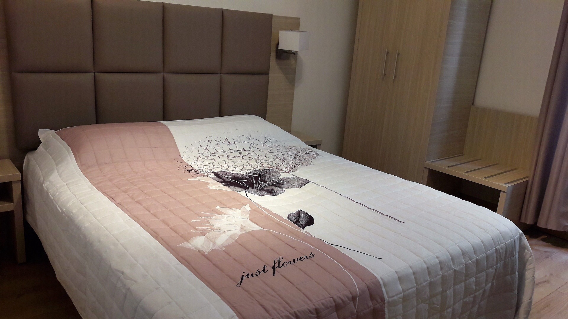 Photo of Bedroom in Cannes City Centre