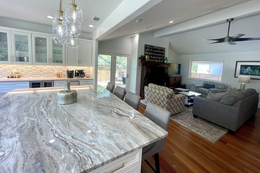 Photo of Kitchen in South River City